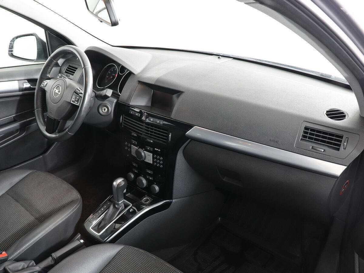 Opel Astra с пробегом — 2012 год. Фото: #5