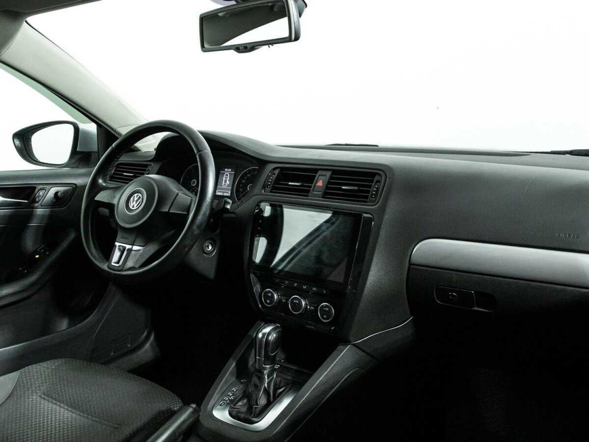 Volkswagen Jetta с пробегом — 2012 год. Фото: #8