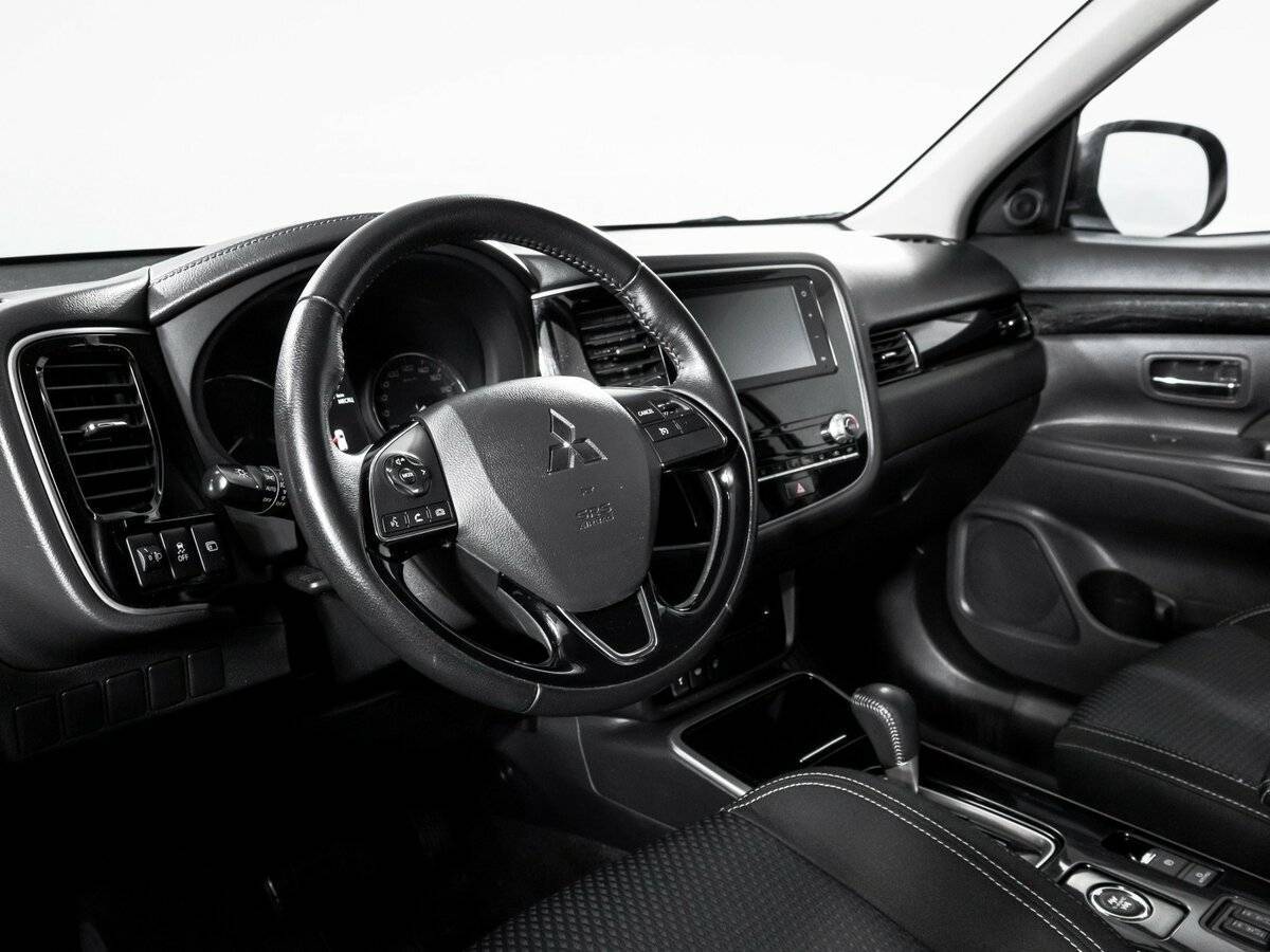 Mitsubishi Outlander с пробегом — 2021 год. Фото: #13