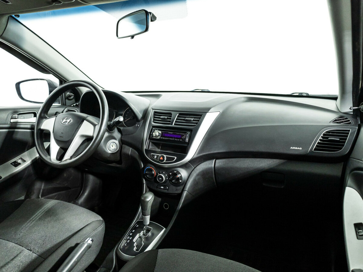 Hyundai Solaris с пробегом — 2012 год. Фото: #8