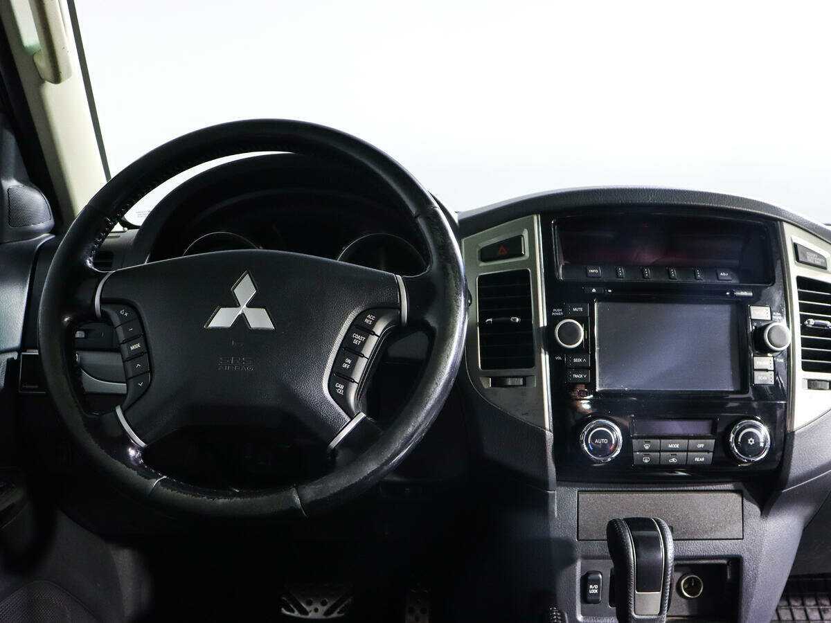 Mitsubishi Pajero с пробегом — 2014 год. Фото: #9