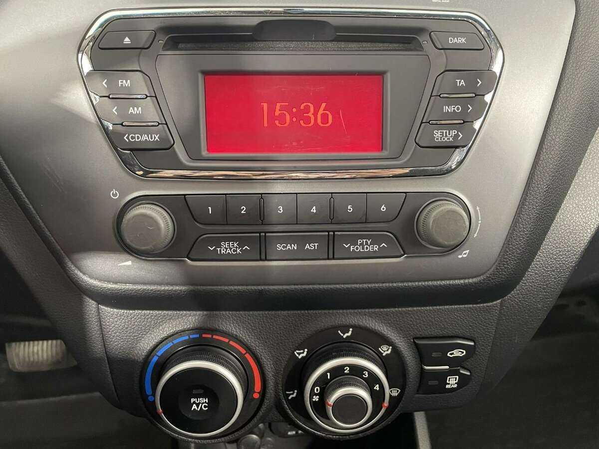 Kia Rio с пробегом — 2014 год. Фото: #11