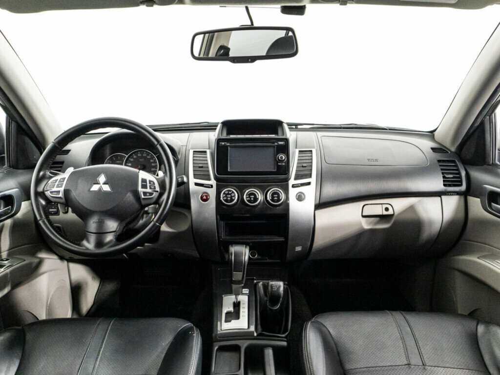 Mitsubishi Pajero Sport с пробегом — 2014 год. Фото: #12