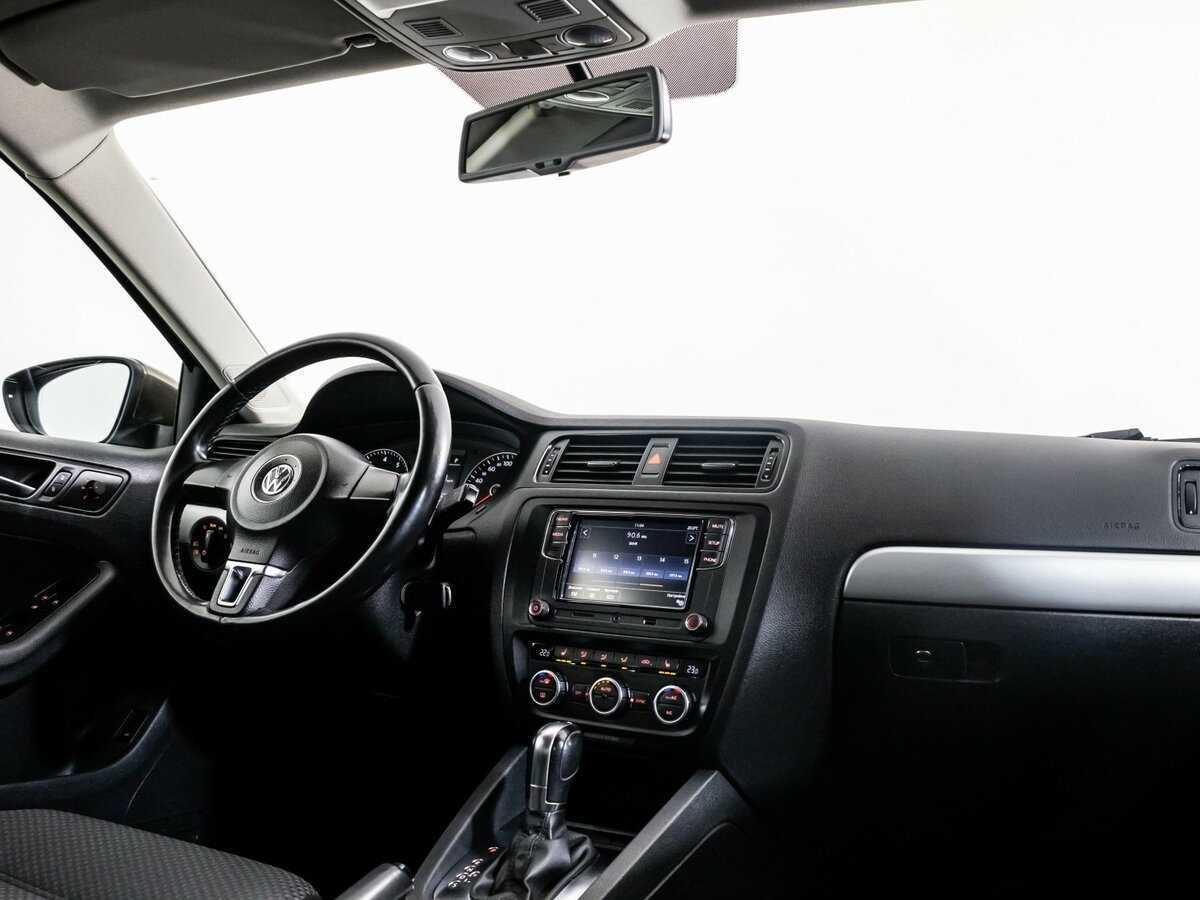 Volkswagen Jetta с пробегом — 2012 год. Фото: #8