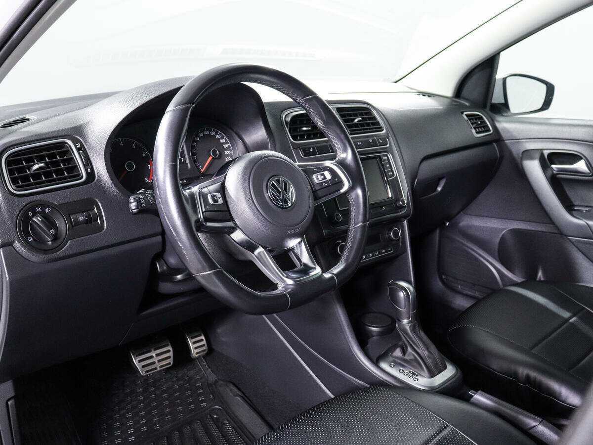 Volkswagen Polo с пробегом — 2018 год. Фото: #13