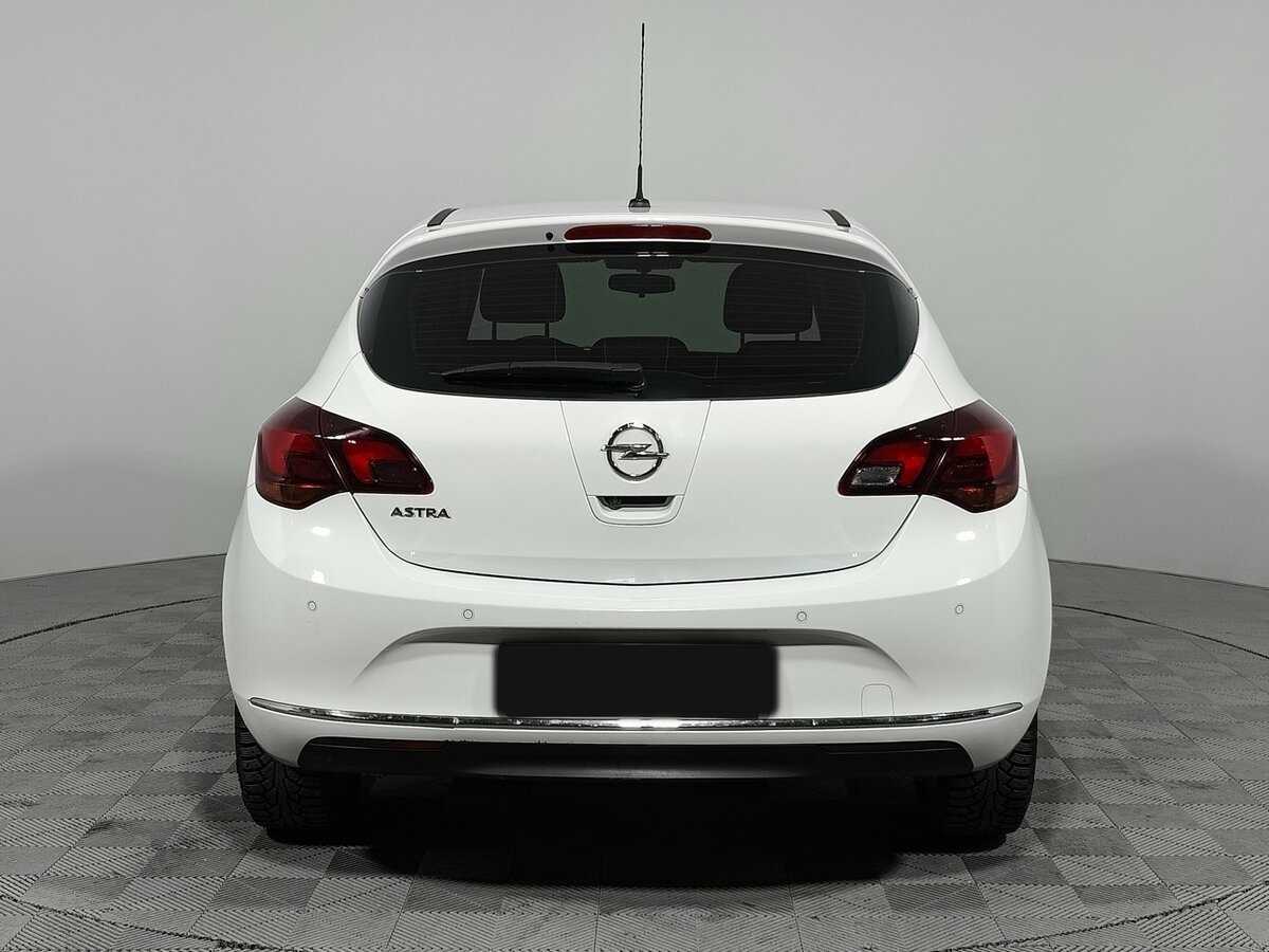 Opel Astra с пробегом — 2014 год. Фото: #6