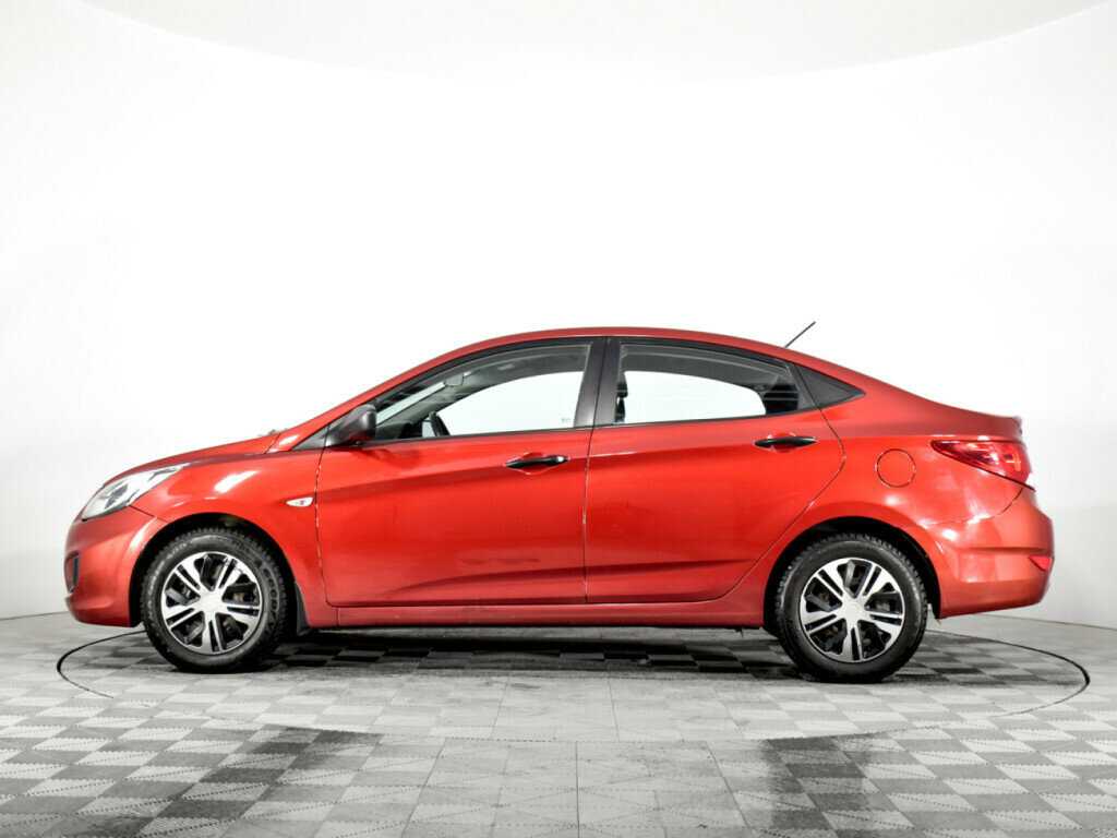 Hyundai Solaris с пробегом — 2013 год. Фото: #3
