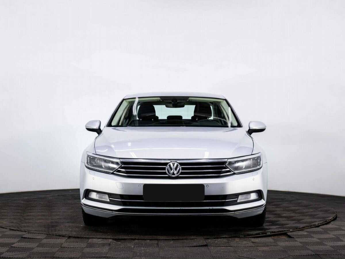 Volkswagen Passat с пробегом — 2017 год. Фото: #1