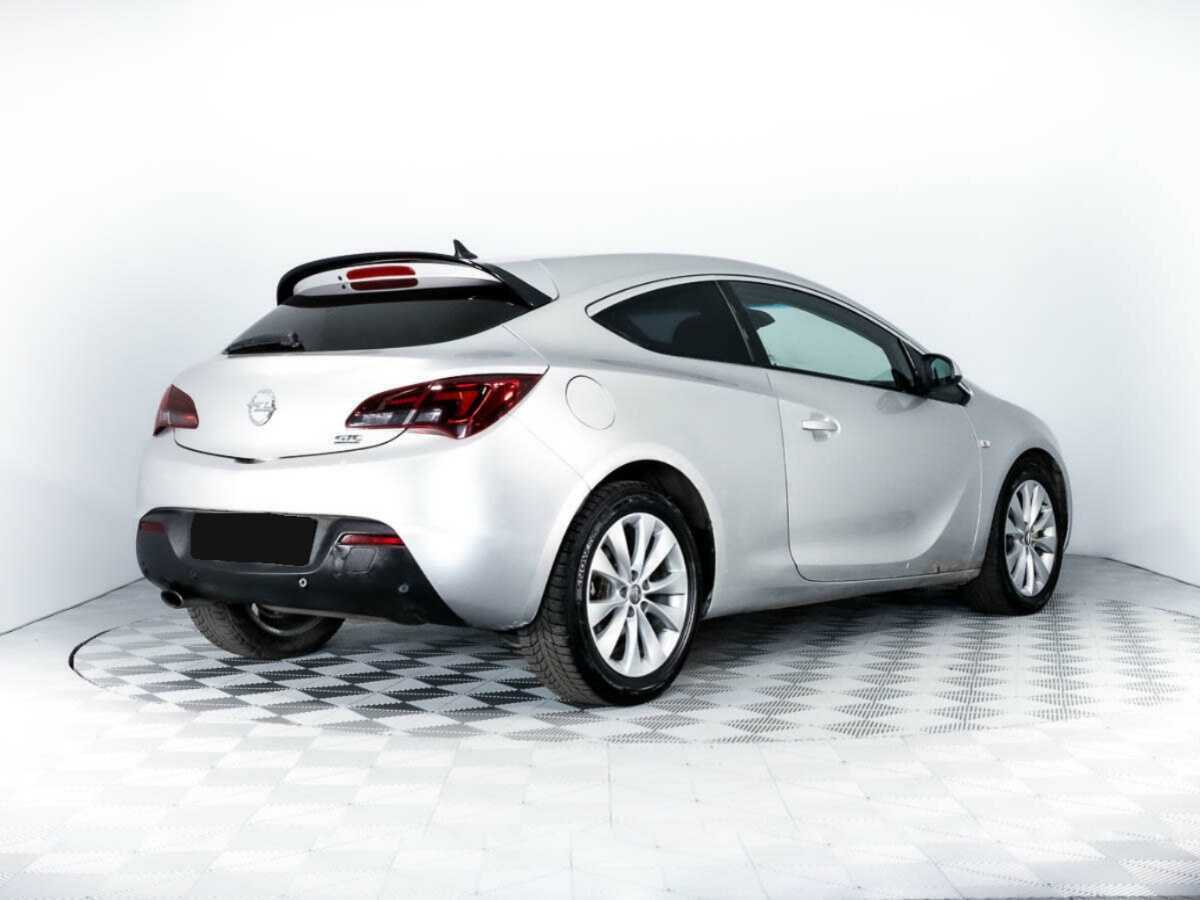 Opel Astra с пробегом — 2012 год. Фото: #4