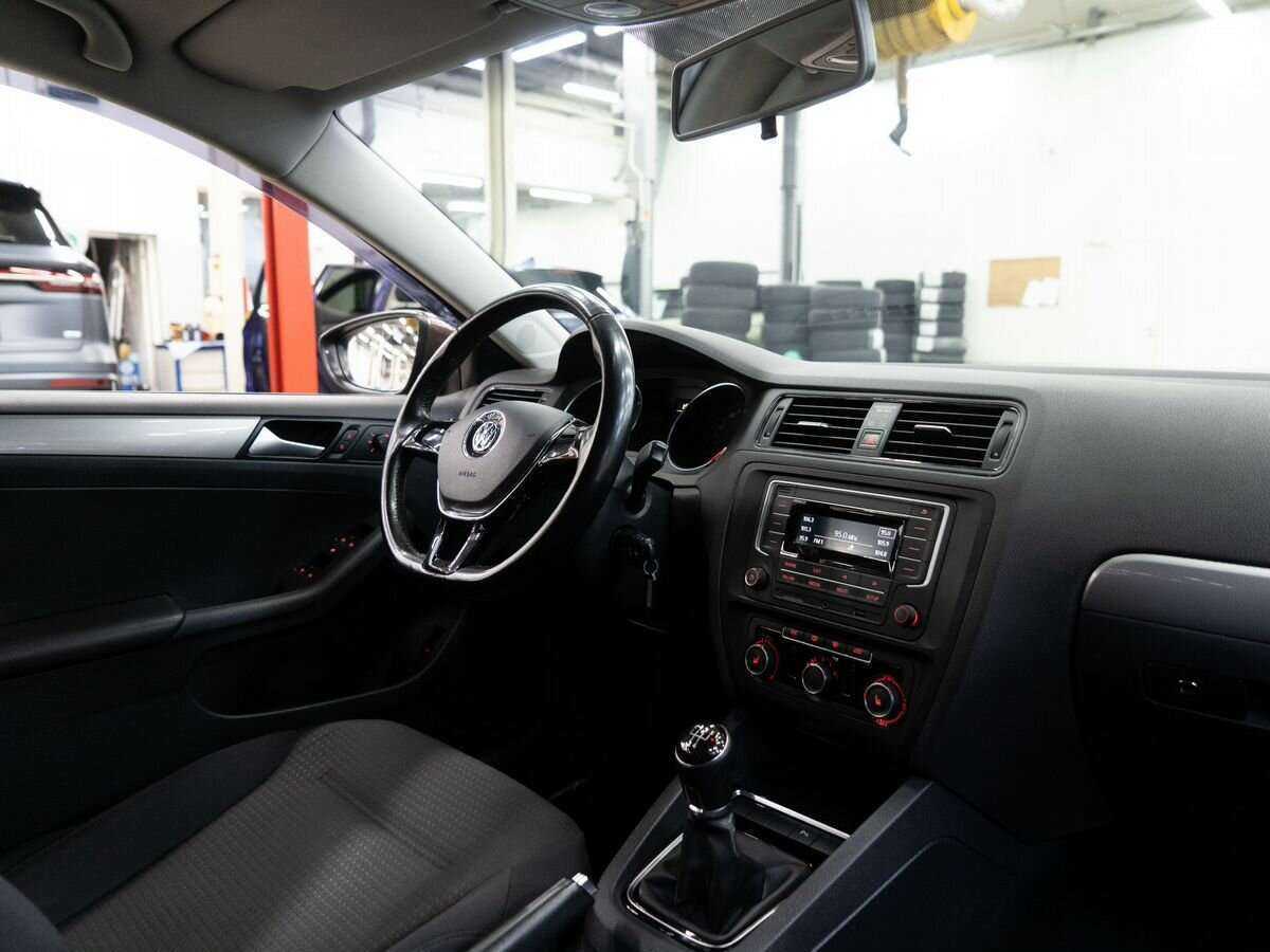 Volkswagen Jetta с пробегом — 2016 год. Фото: #17