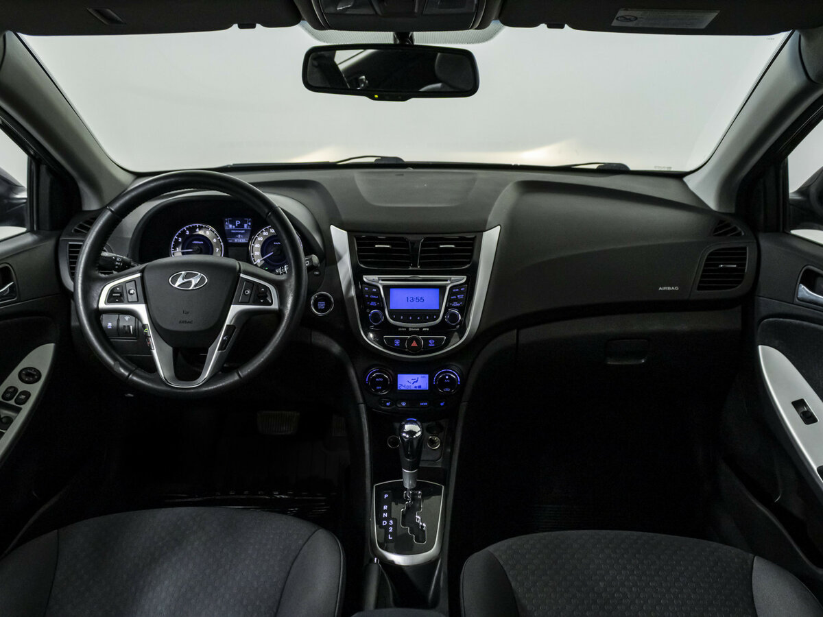 Hyundai Solaris с пробегом — 2012 год. Фото: #11