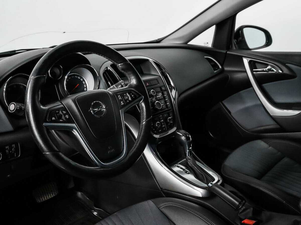 Opel Astra с пробегом — 2013 год. Фото: #8