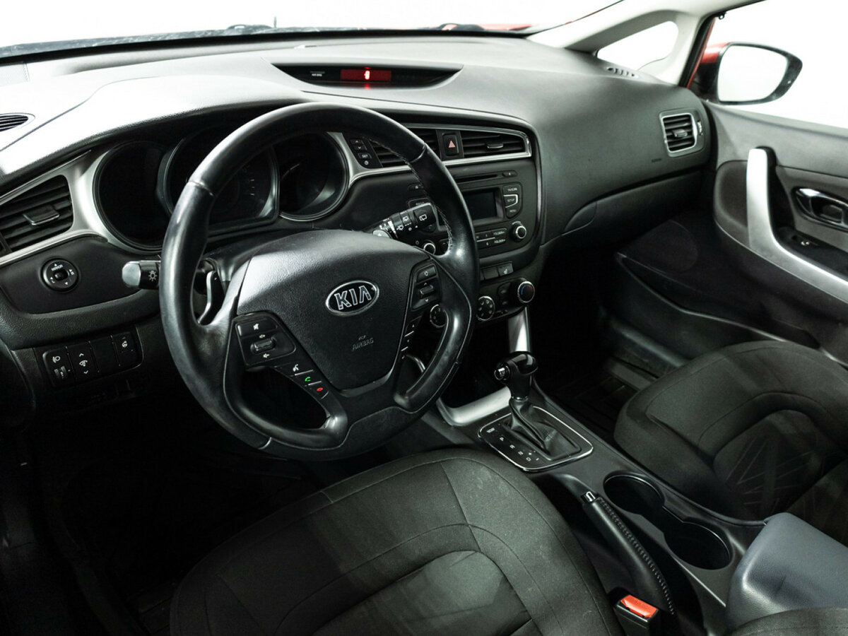 Kia Ceed с пробегом — 2016 год. Фото: #10
