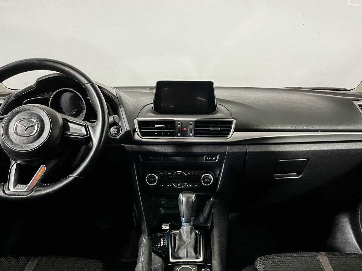 Mazda 3 с пробегом — 2017 год. Фото: #11