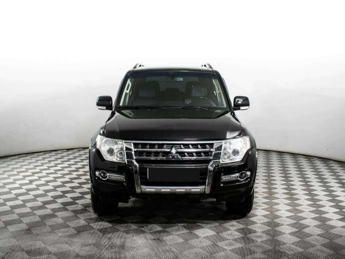 Mitsubishi Pajero с пробегом — 2015 год. Фото: #1