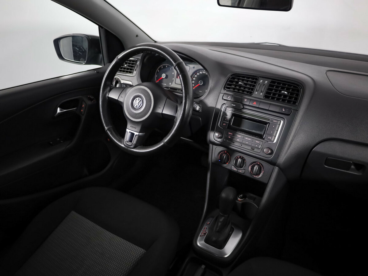 Volkswagen Polo с пробегом — 2013 год. Фото: #6