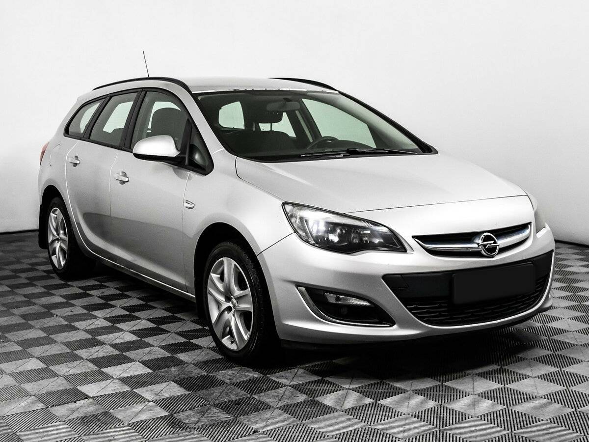 Opel Astra с пробегом — 2013 год. Фото: #2