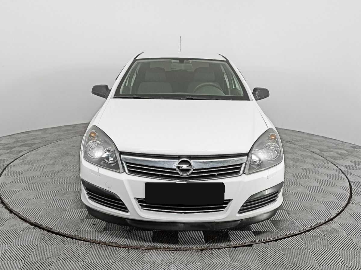 Opel Astra с пробегом — 2013 год. Фото: #1