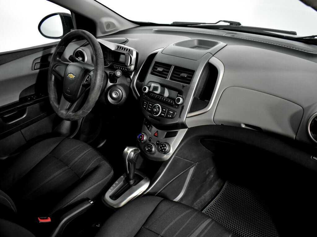 Chevrolet Aveo с пробегом — 2013 год. Фото: #12