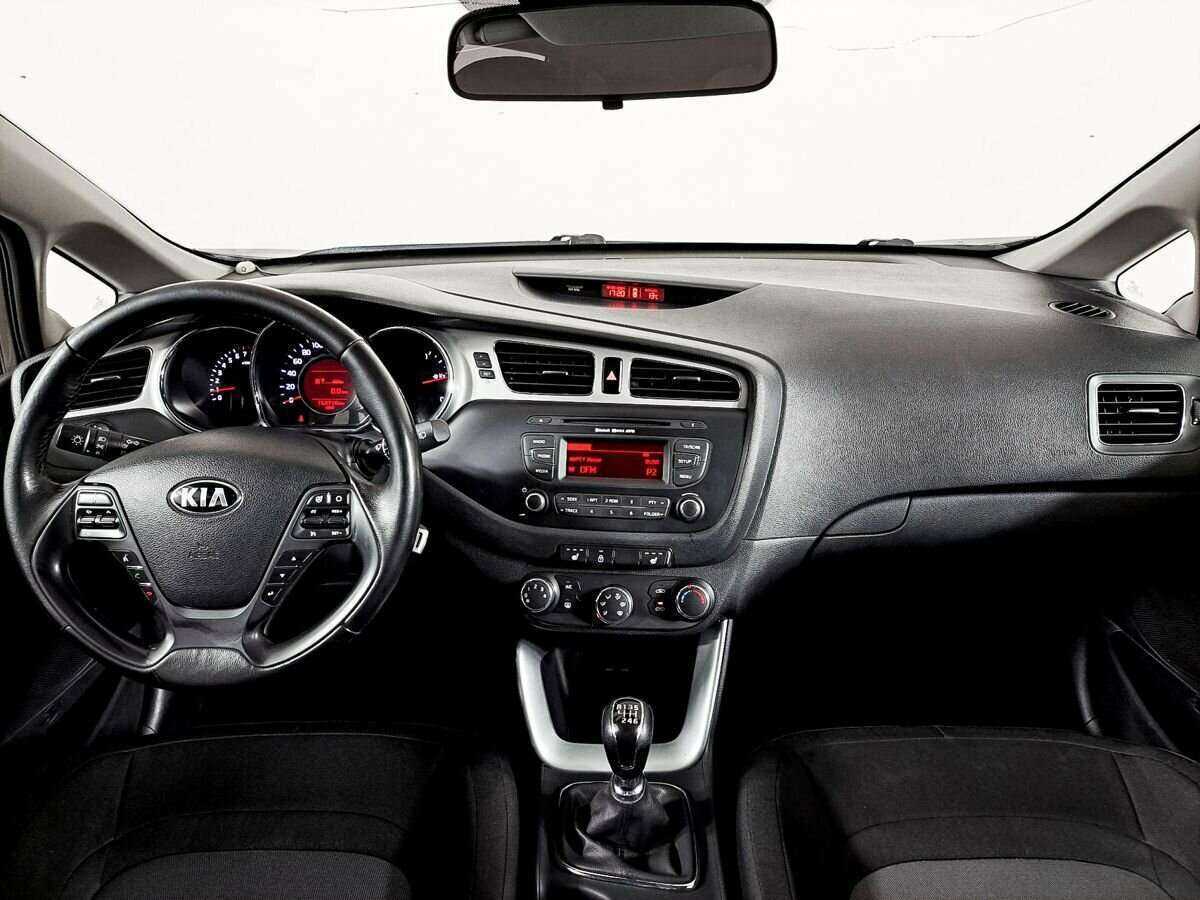 Kia Ceed с пробегом — 2015 год. Фото: #11