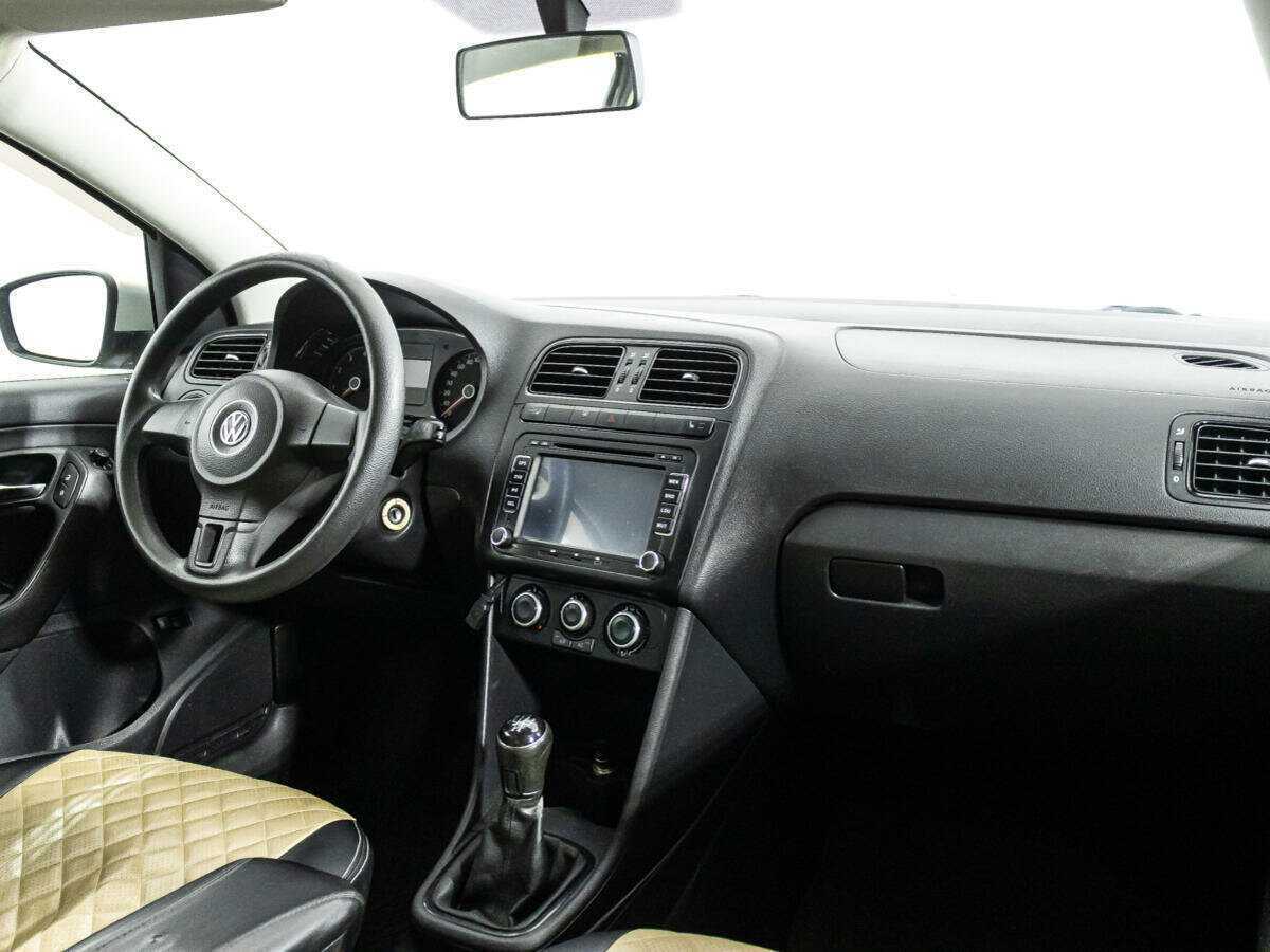 Volkswagen Polo с пробегом — 2013 год. Фото: #8