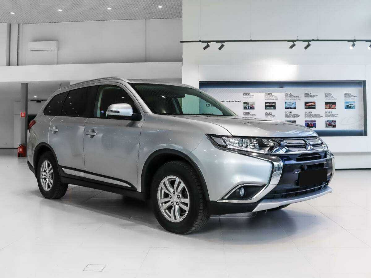 Mitsubishi Outlander с пробегом — 2016 год. Фото: #2