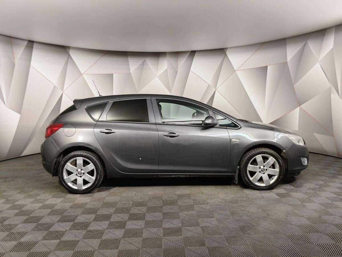 Opel Astra с пробегом — 2012 год. Фото: #5