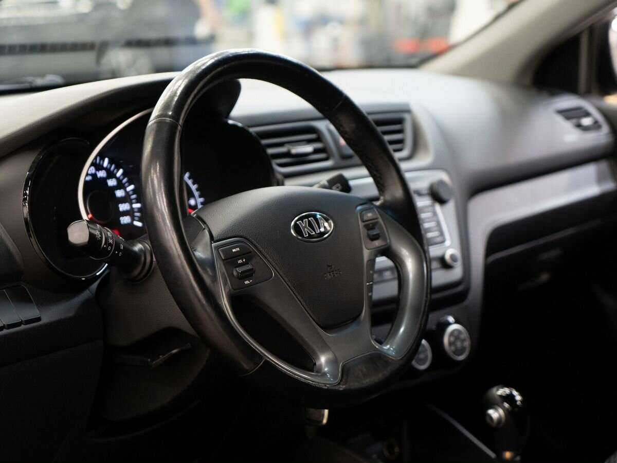 Kia Rio с пробегом — 2015 год. Фото: #4