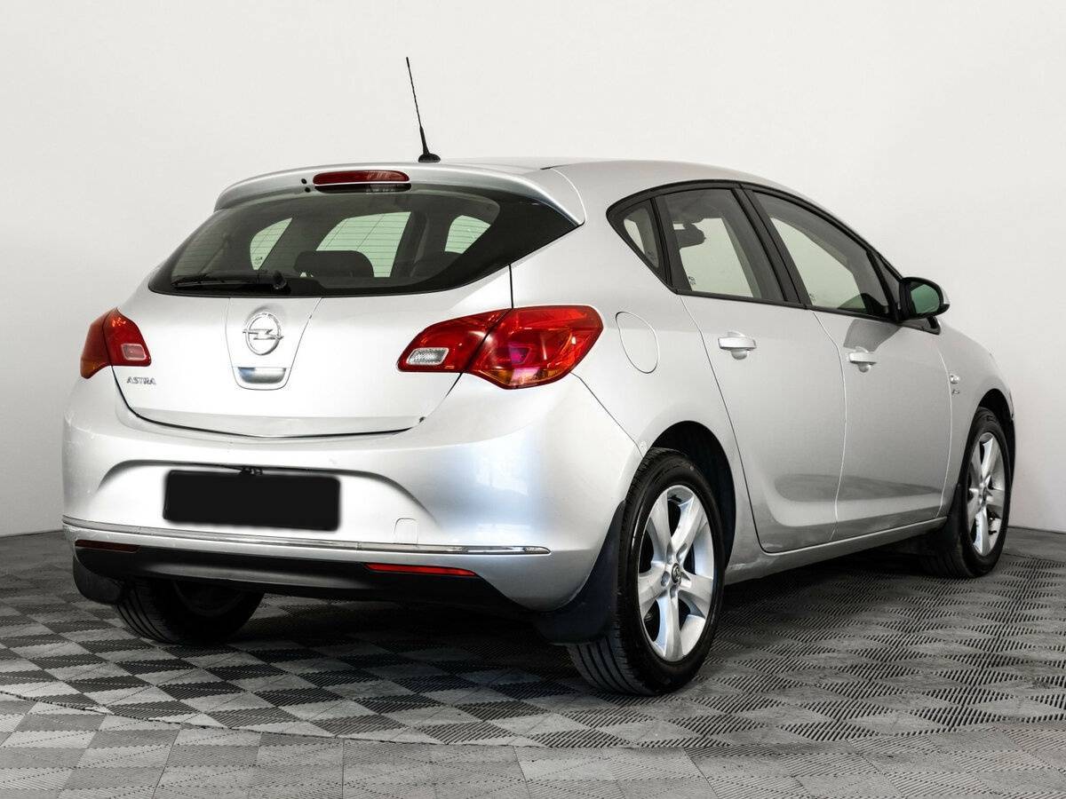 Opel Astra с пробегом — 2013 год. Фото: #4