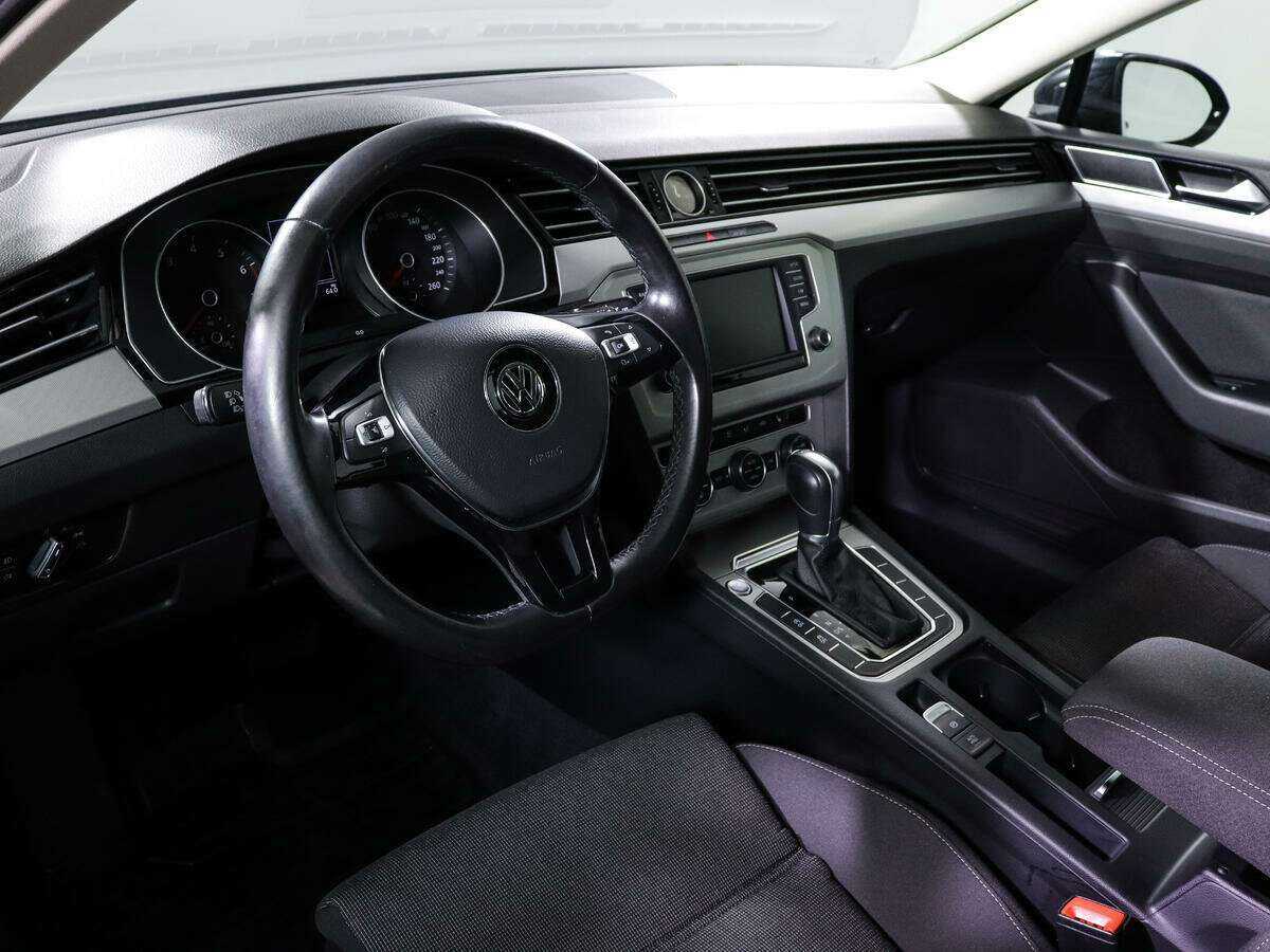 Volkswagen Passat с пробегом — 2015 год. Фото: #13