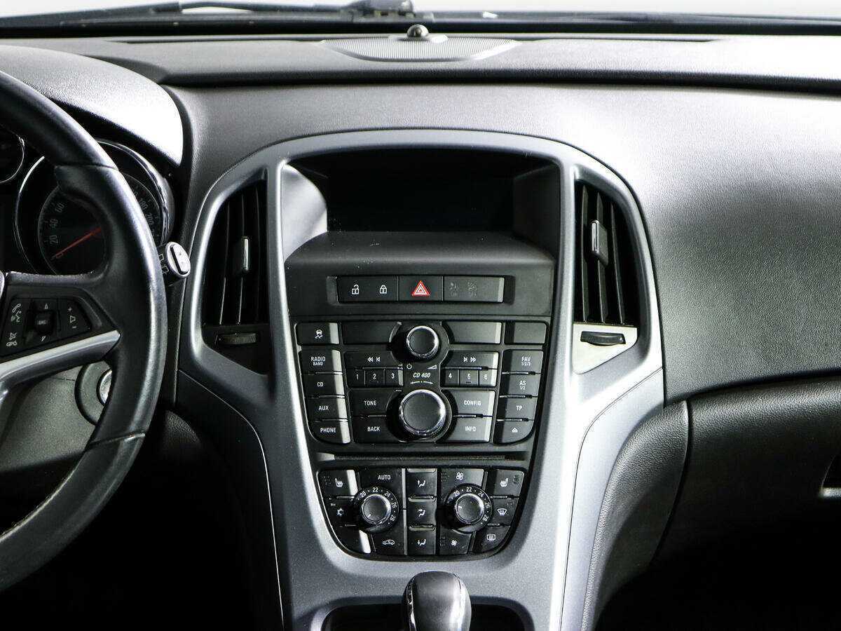 Opel Astra с пробегом — 2012 год. Фото: #10