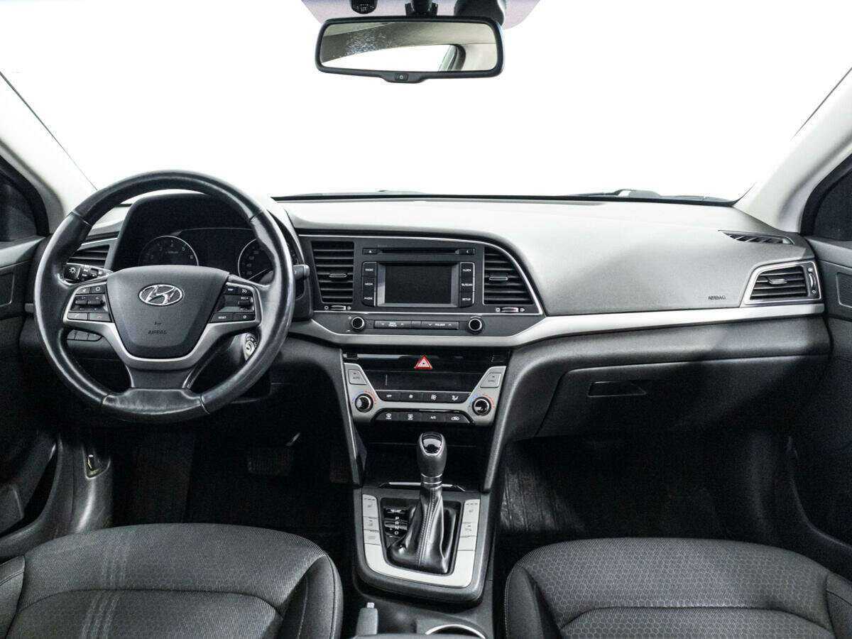 Hyundai Elantra с пробегом — 2018 год. Фото: #12