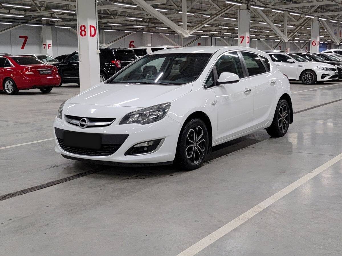 Opel Astra с пробегом — 2013 год. Фото: #0