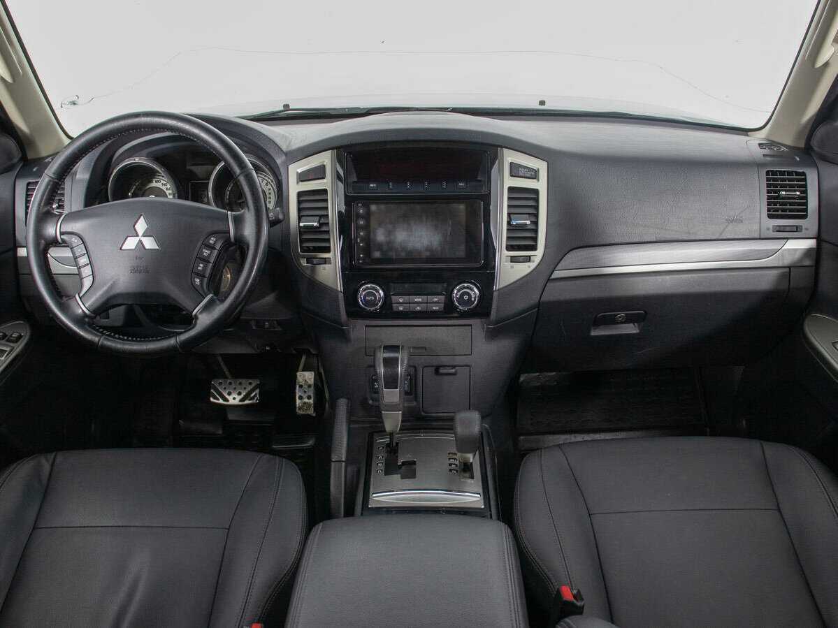 Mitsubishi Pajero с пробегом — 2017 год. Фото: #15