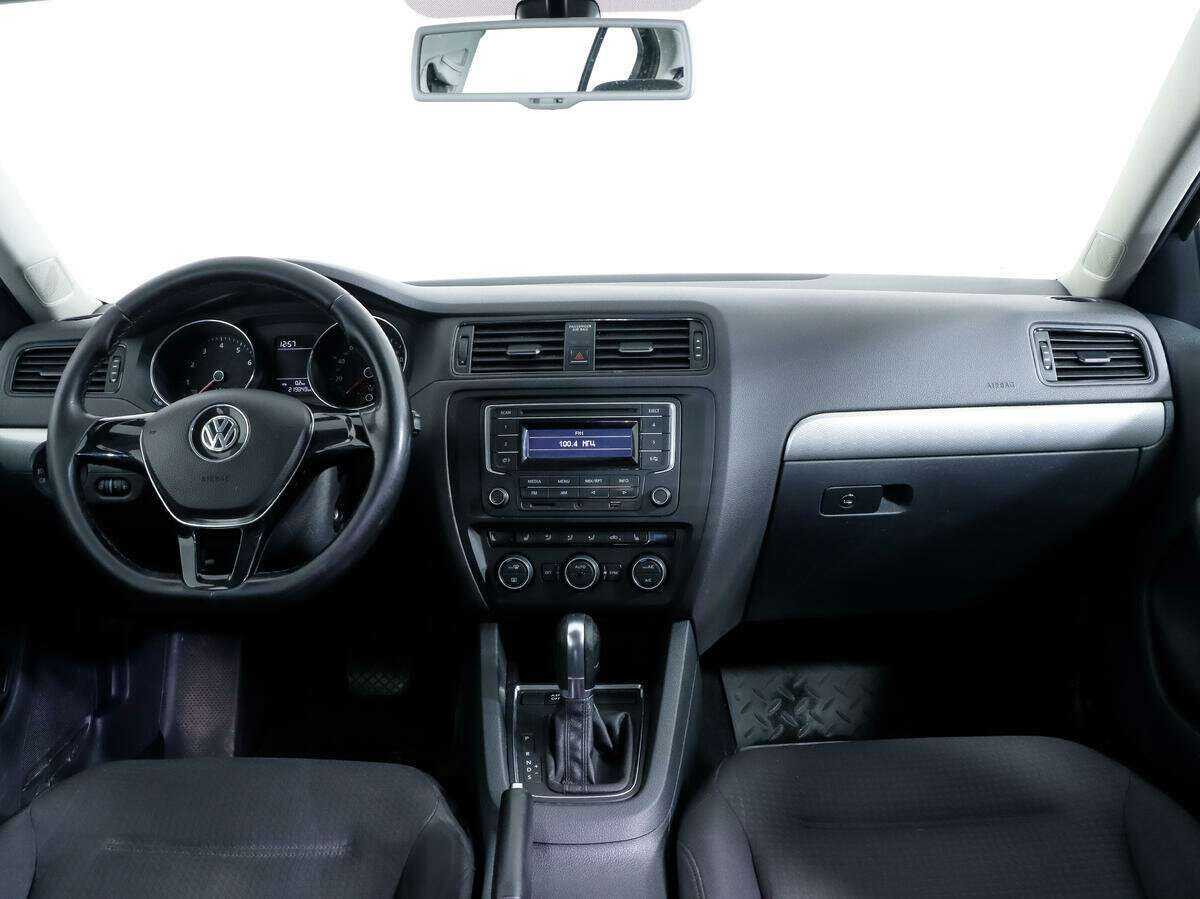 Volkswagen Jetta с пробегом — 2015 год. Фото: #9