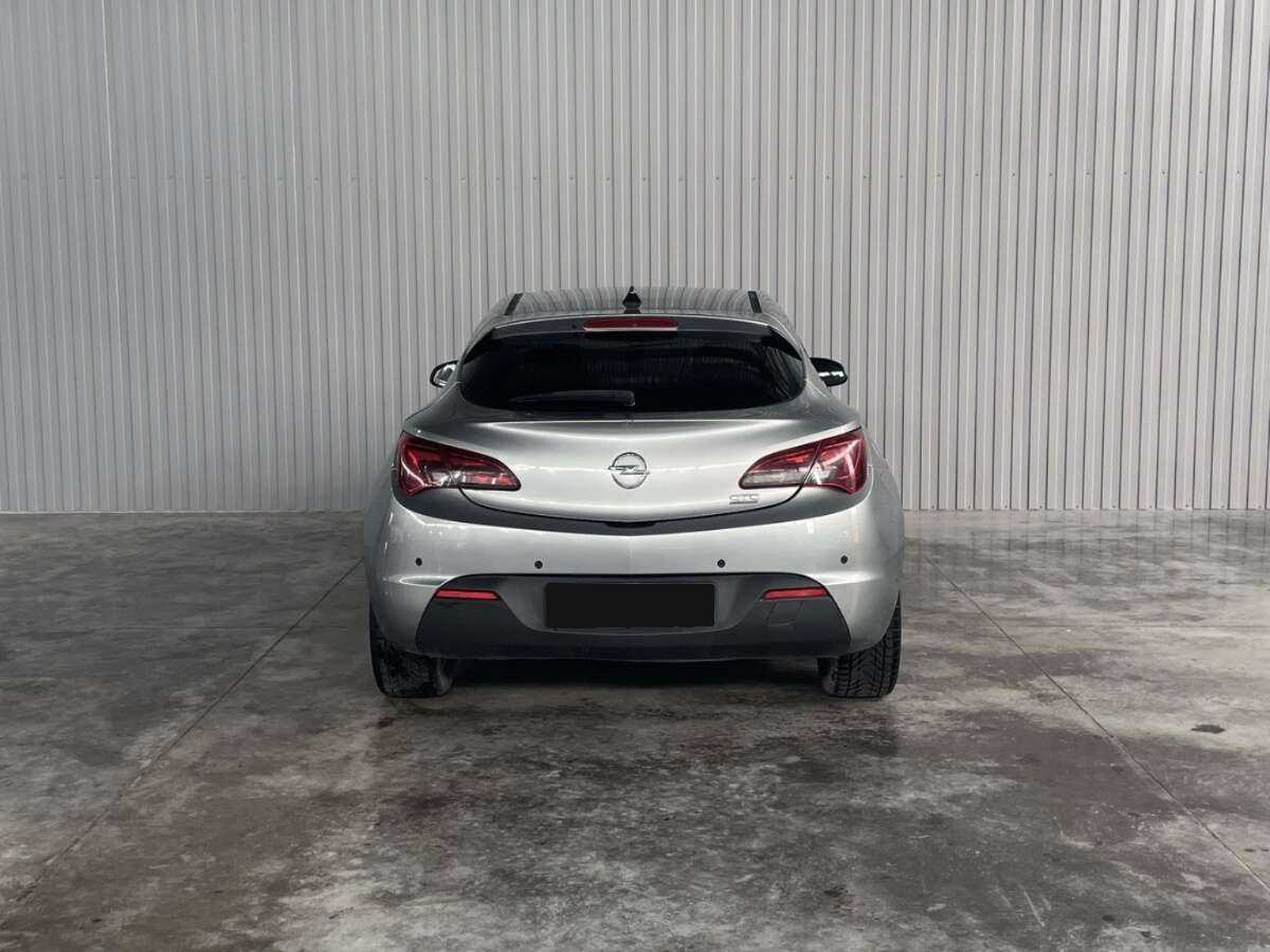 Opel Astra с пробегом — 2012 год. Фото: #5