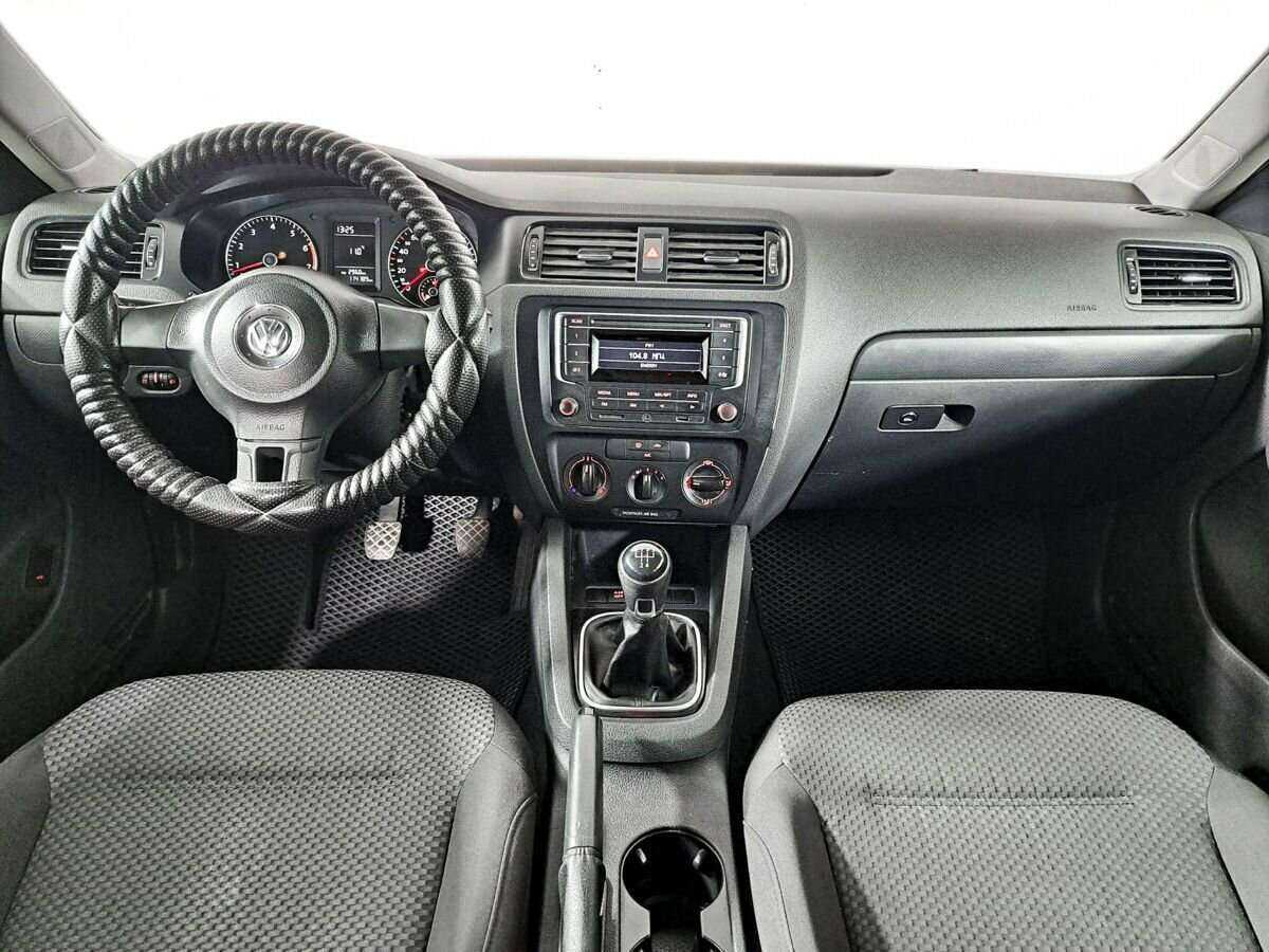 Volkswagen Jetta с пробегом — 2014 год. Фото: #13