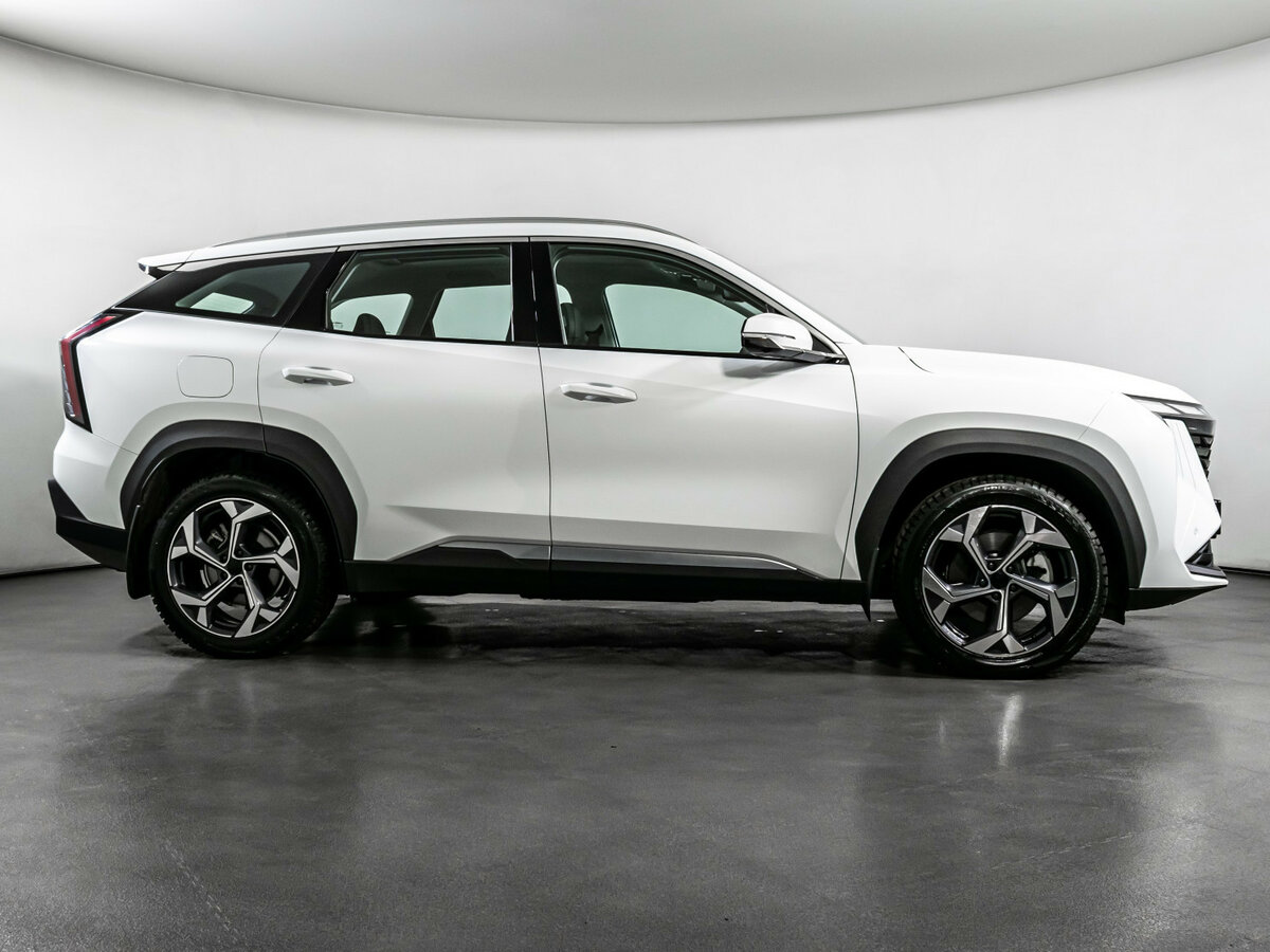 Geely Atlas с пробегом — 2024 год. Фото: #3