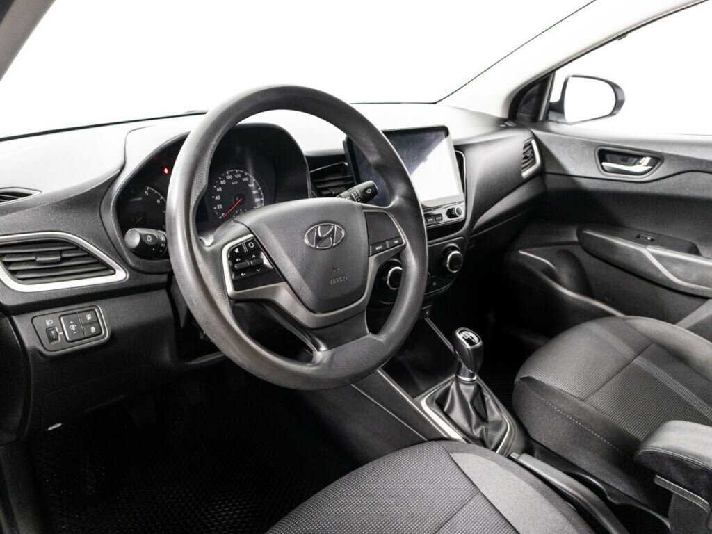 Hyundai Solaris с пробегом — 2017 год. Фото: #10