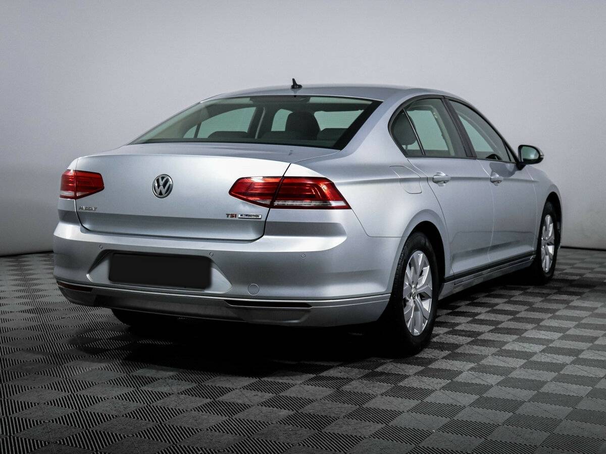 Volkswagen Passat с пробегом — 2017 год. Фото: #4