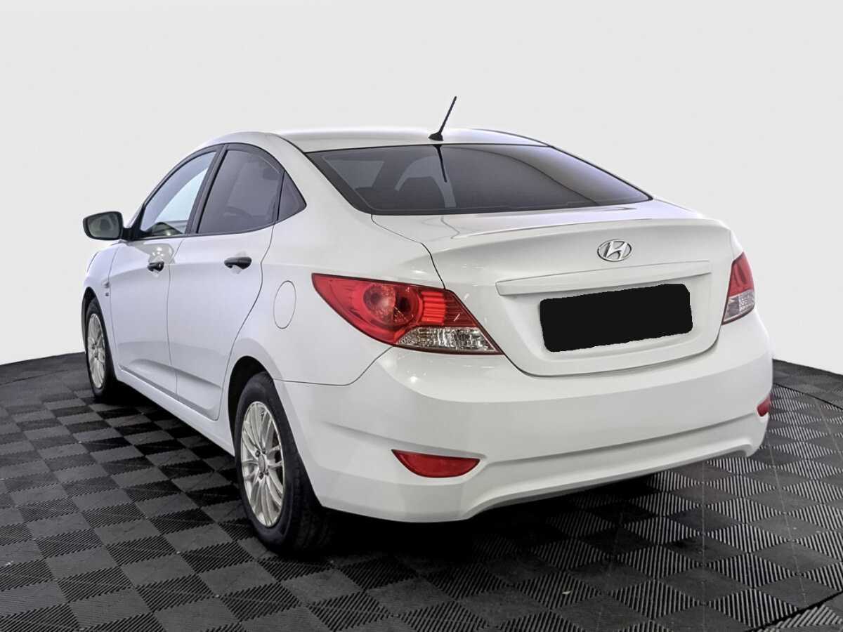 Hyundai Solaris с пробегом — 2014 год. Фото: #6