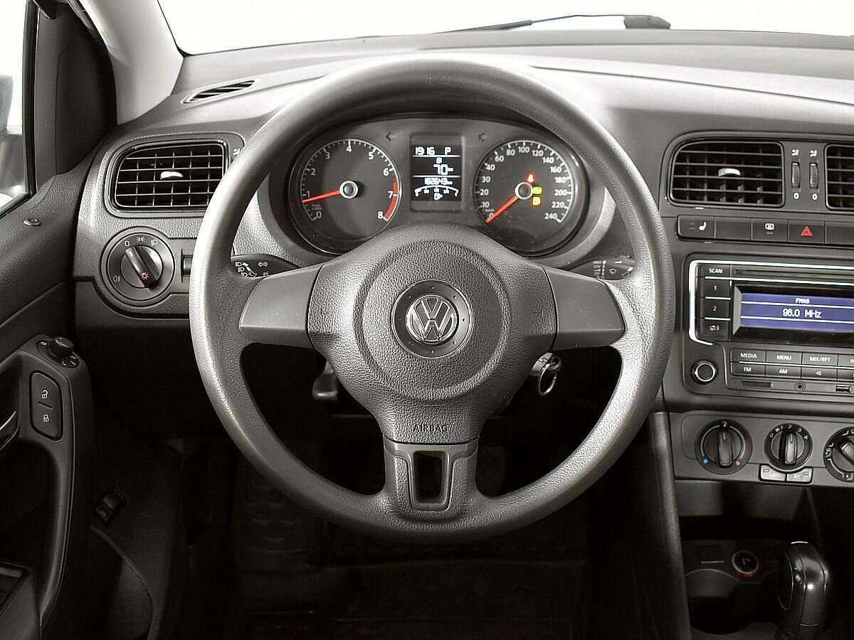 Volkswagen Polo с пробегом — 2014 год. Фото: #8