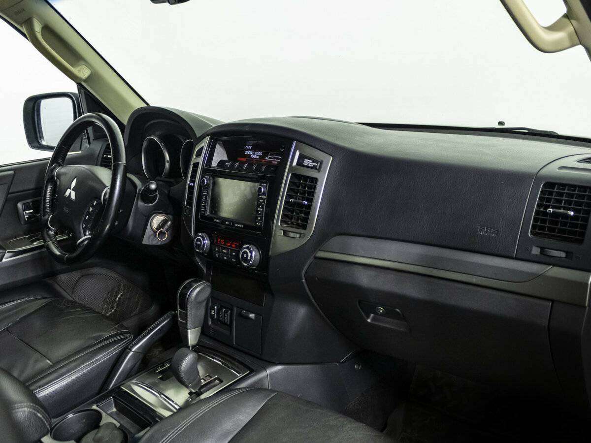 Mitsubishi Pajero с пробегом — 2014 год. Фото: #6