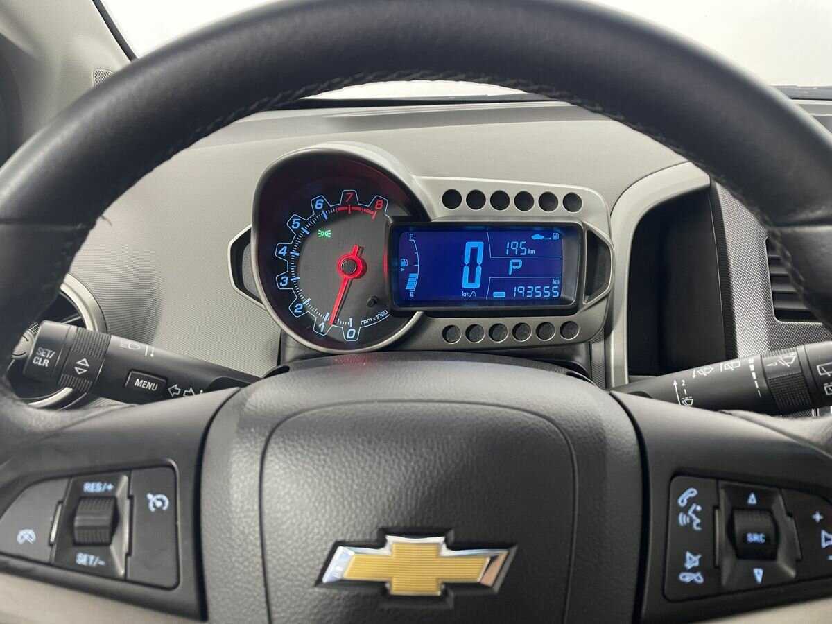 Chevrolet Aveo с пробегом — 2014 год. Фото: #9