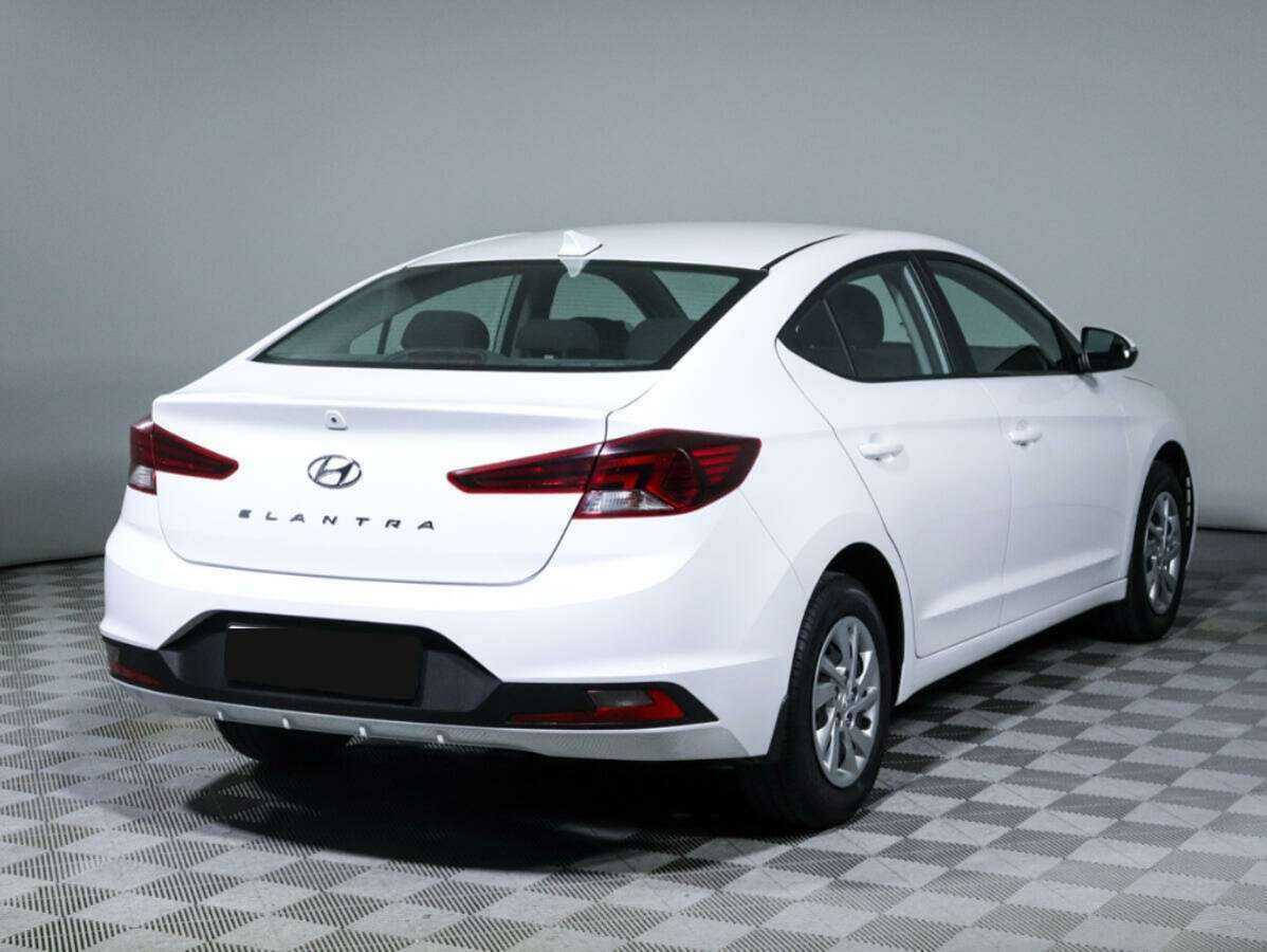 Hyundai Elantra с пробегом — 2020 год. Фото: #3