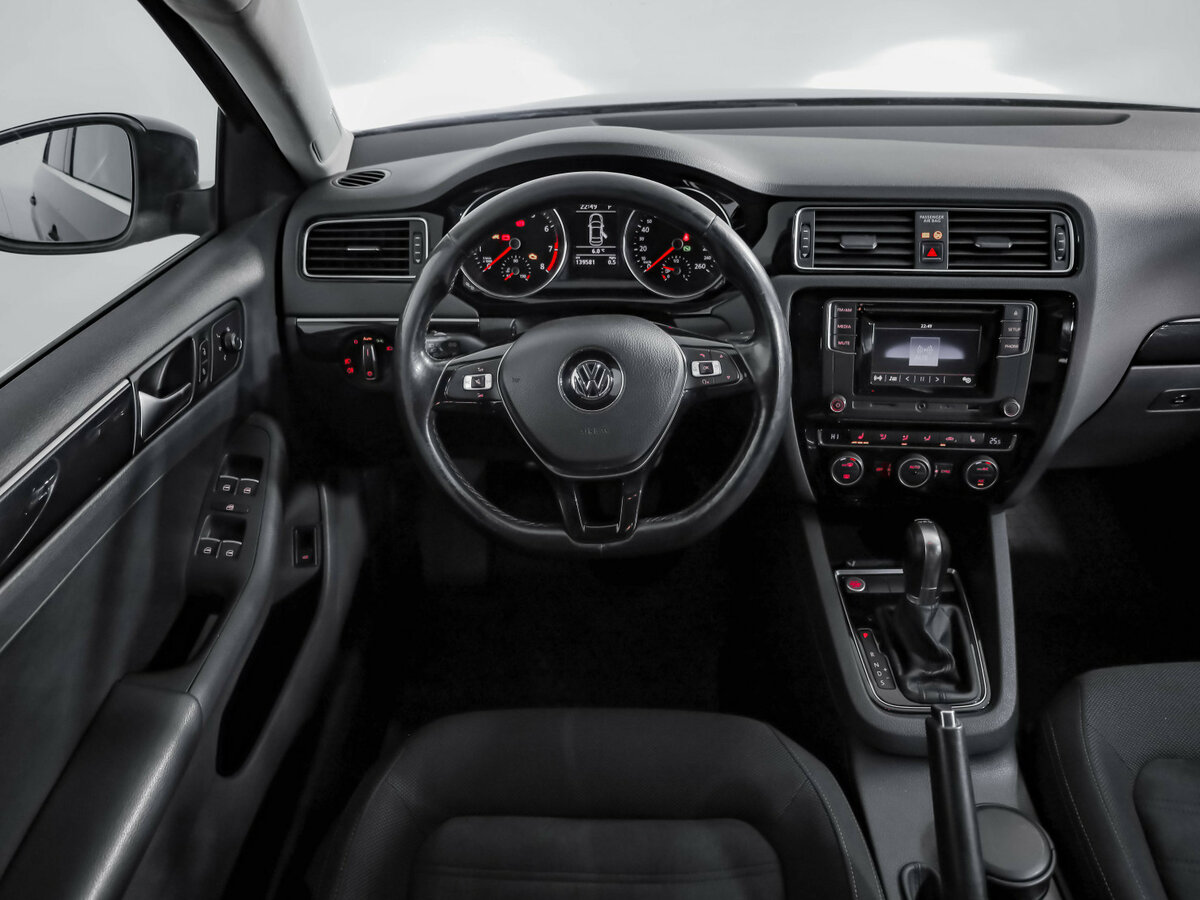 Volkswagen Jetta с пробегом — 2017 год. Фото: #8
