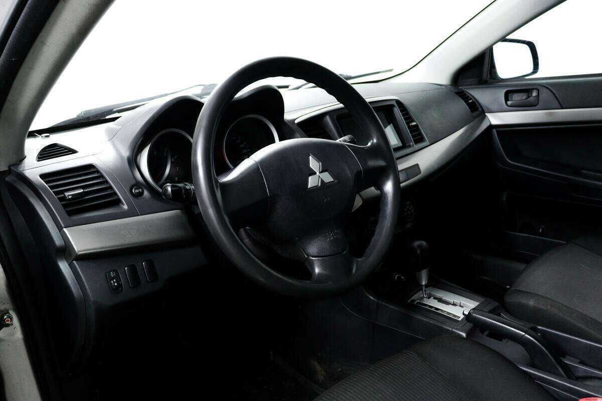 Mitsubishi Lancer с пробегом — 2012 год. Фото: #12