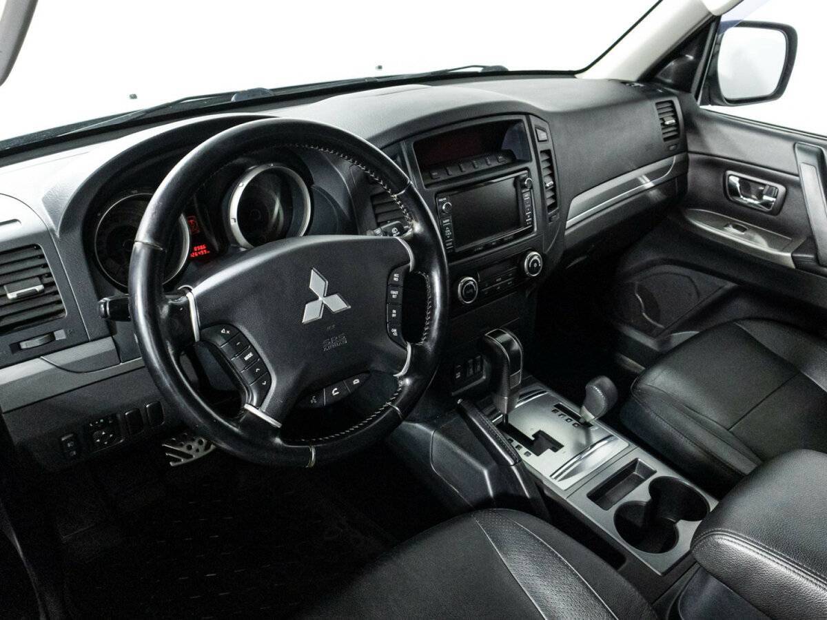Mitsubishi Pajero с пробегом — 2012 год. Фото: #10
