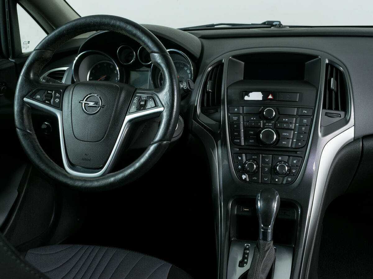 Opel Astra с пробегом — 2013 год. Фото: #9