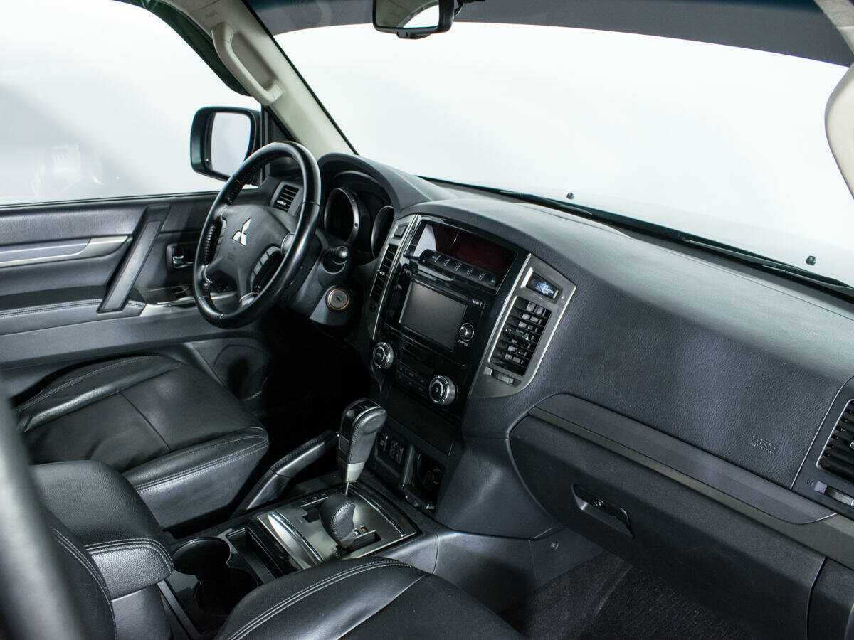 Mitsubishi Pajero с пробегом — 2014 год. Фото: #5